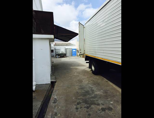 1,444M² FACTORY TO LET IN PAARDEN EILAND